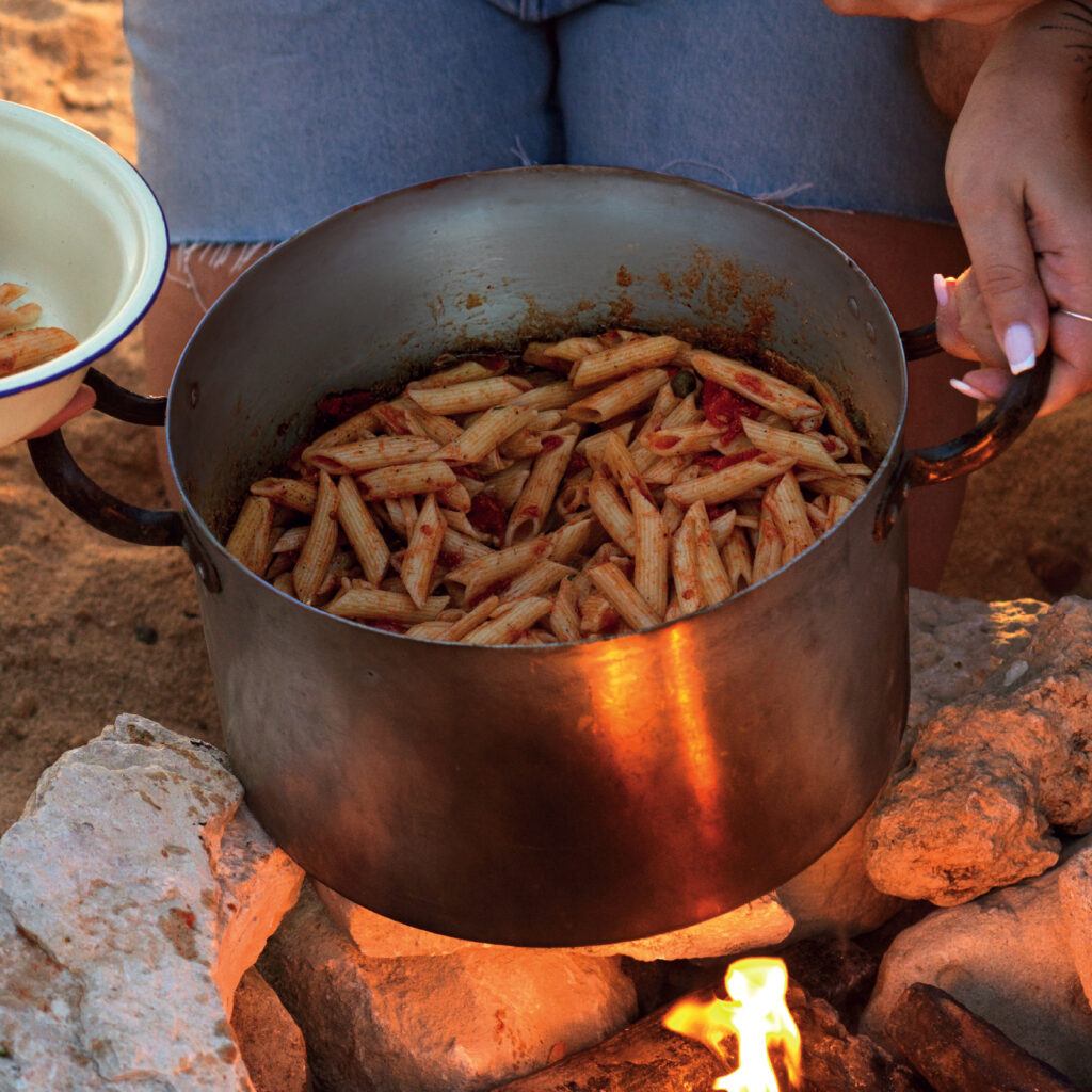 Πέννες Melissa με σάλτσα τομάτας, τόνο και κάπαρη